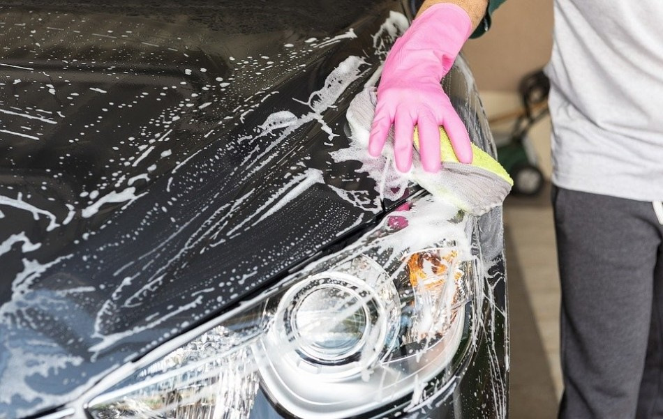 Wir wählen ein Autoshampoo: Wir waschen das Auto richtig