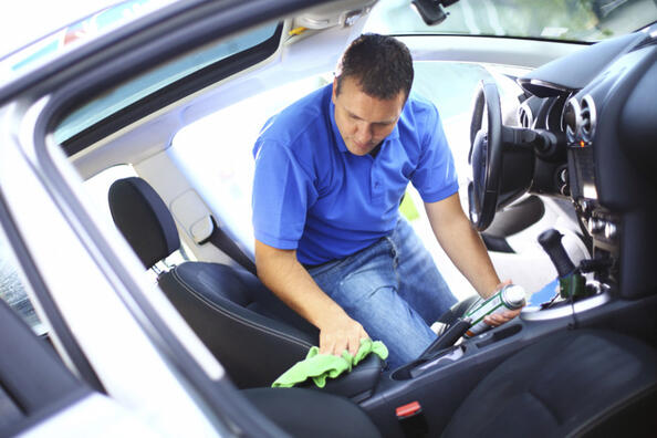 Ein sauberer Innenraum ist der Stolz eines Autobesitzers: Wir entscheiden uns für Autochemikalien