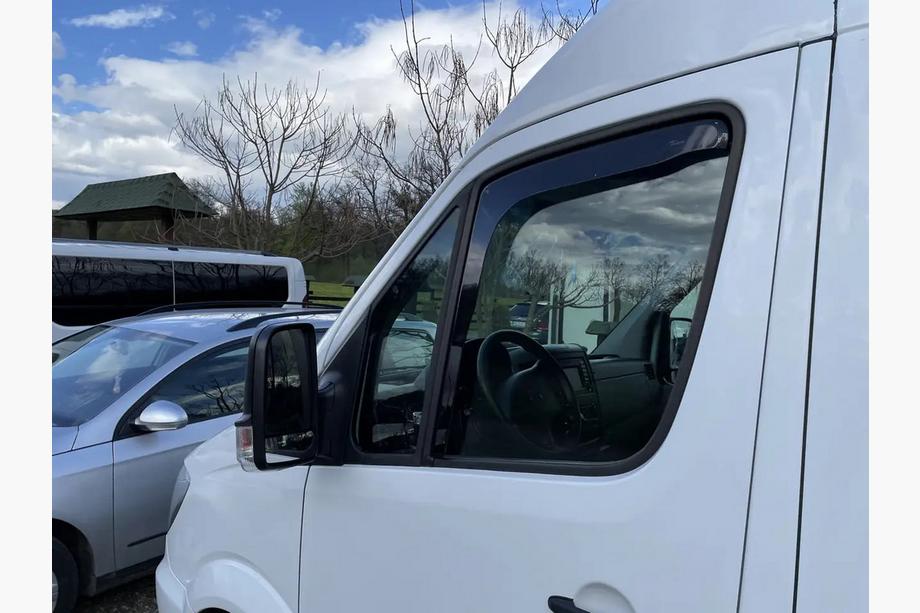Mercedes Sprinter W906 2006–2018 Windabweiser zum Einstecken (2 Stk., HEKO) Image