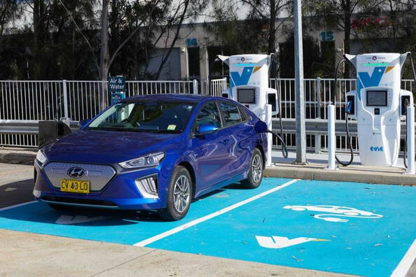 Ist Sommerhitze der Feind eines Elektroautos? Wir verstehen, wie sich die Hitze auf die Gangreserve auswirkt