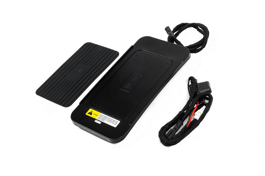Toyota Land Cruiser 200 2007-2021 Kabelloses Handy-Ladegeraet Set (2007-2015) Foto 5