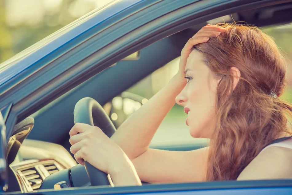 So schützen Sie sich vor einem Hitzschlag im Auto