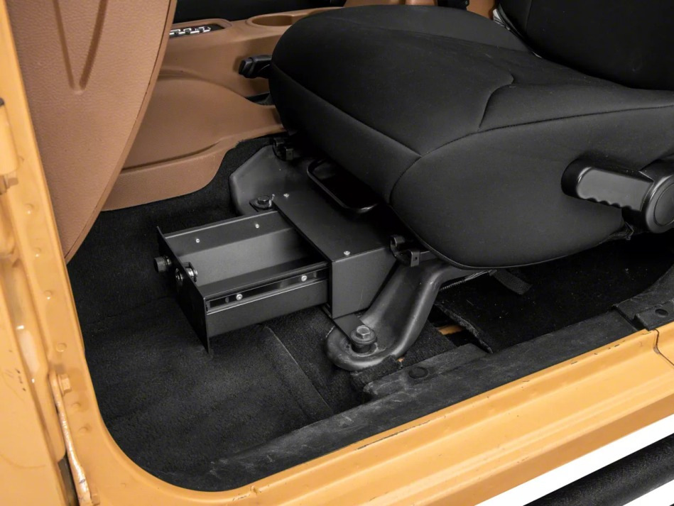Lassen Sie Wertsachen nicht ungeschützt liegen! Wir wählen einen zuverlässigen Safe für das Auto