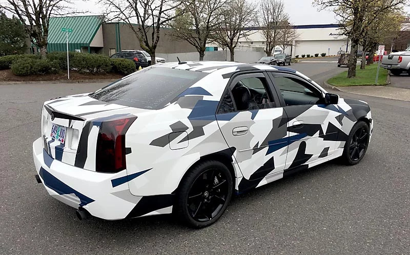 Vinylografie oder Airbrush: eine gute Wahl für einen Autoliebhaber