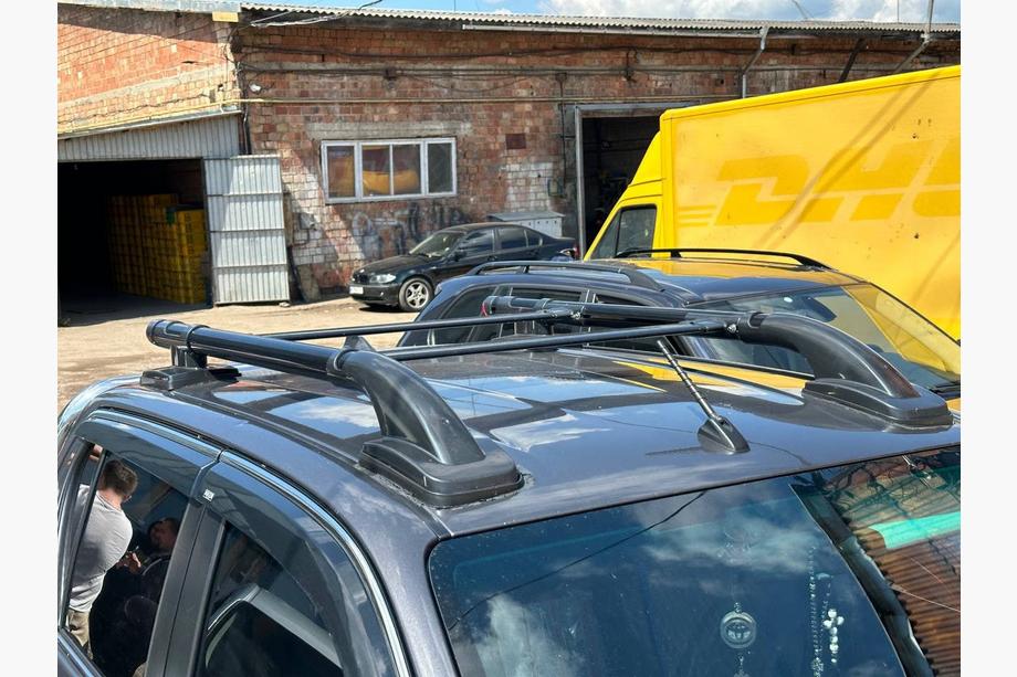 Toyota Hilux 2015- Dachreling Shark mit Querträger Image