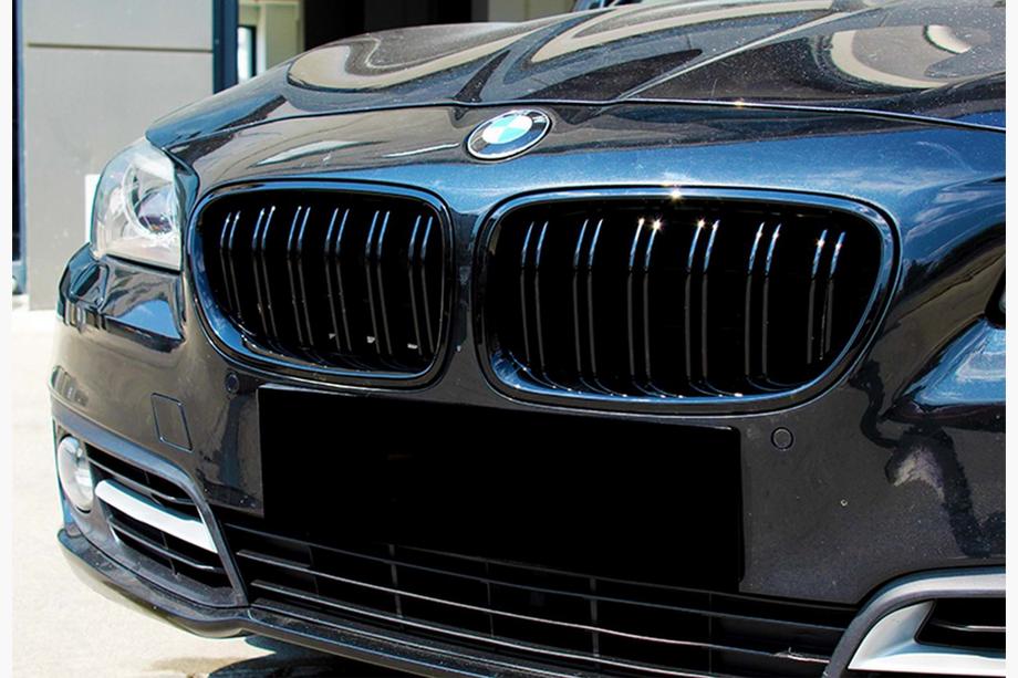 BMW 5 Series F10/F11 2010–2016 Nieren M-Look (Schwarz Glanz) Foto 1