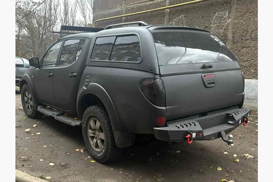 Mitsubishi L200 2015-2024 Seitenstufen Dakar V2 mit LED (2019+, 2 Stk, Metall) Foto 4