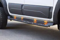 Mitsubishi L200 2015-2024 Seitenstufen Dakar V1 mit LED (2019+, 2 Stk, Metall) Foto 4