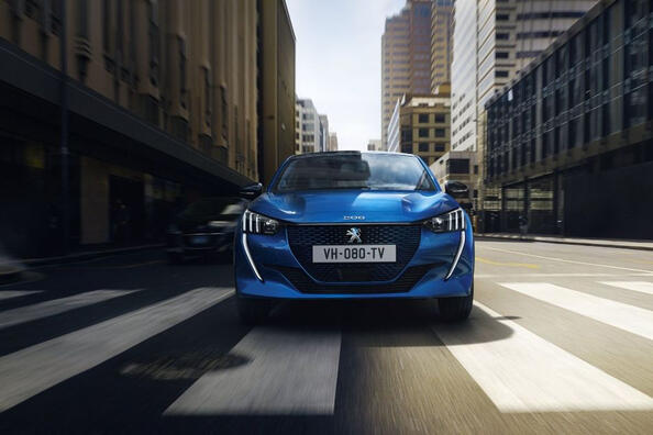 Überprüfung der elektrischen Modifikation des Peugeot e-208 Fließheck