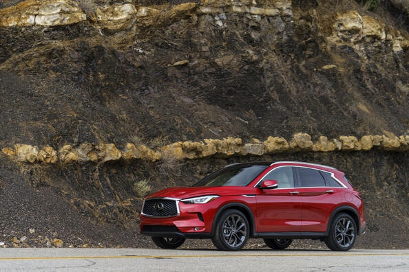 Infiniti QX50: ein moderner Crossover mit innovativen Technologien Foto 2