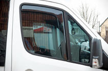 Mercedes Sprinter W906 2006–2018 Einschub-Windabweiser (halbtransparent, 2 Stk., Cagatay) Foto 1