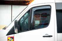 Mercedes Sprinter W906 2006–2018 Einschub-Windabweiser (halbtransparent, 2 Stk., Cagatay) Foto 2