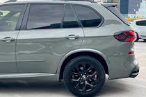 BMW X5 E70 2007-2013 Facelift Paket auf X5M F95 2024 Foto 23