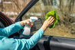So pflegen Sie Autoglas: Reinigung und Schutz vor Beschädigungen Foto 1
