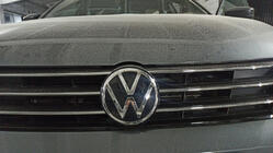 Volkswagen Jetta 2011-2018 Front Emblem Foto 2