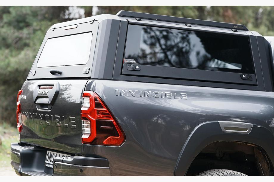 Toyota Hilux 2015- Laderaumabdeckung Omcap Image