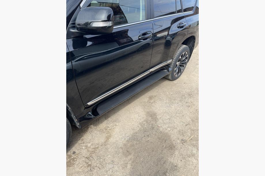 Lexus GX460 2009-2023 Seitenschweller (2 Stk., Aluminium) Schwarz (schwarze Trittbretter) Foto 10