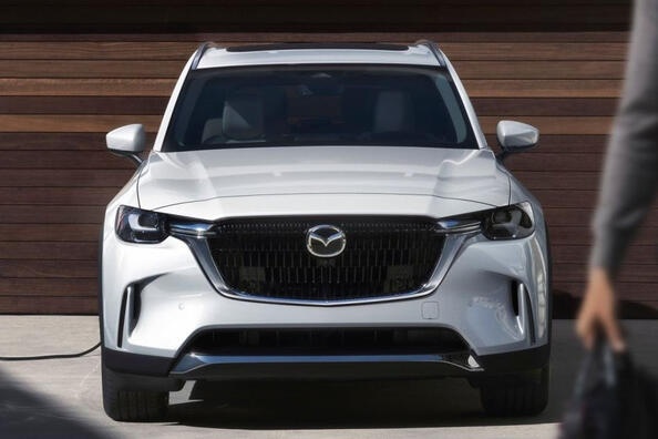Testbericht zum Flaggschiff-Crossover Mazda CX-90 in Originalgröße