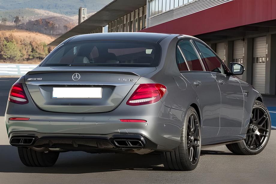 Mercedes E-class W213 2016-2023 Heckdiffusor mit Endrohren E63-Design Schwarz (für AMG/AMG-Line 2016-2020) Foto 1