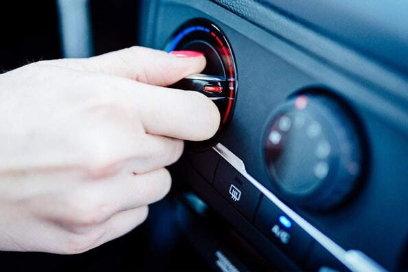 So wärmen Sie den Autoinnenraum schnell auf