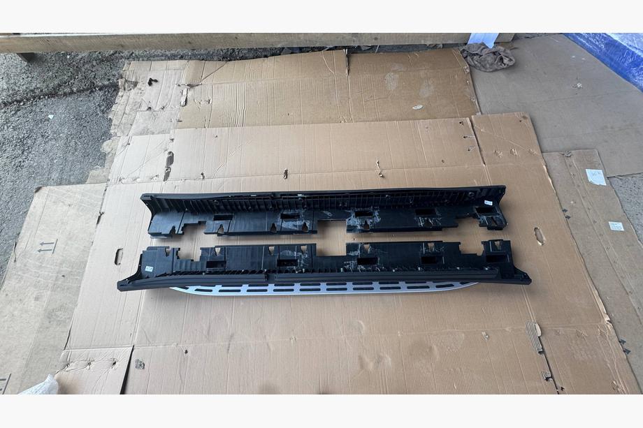 Mercedes GLE W167 2018- B-Ware Seitliche Trittbretter (ohne Befestigungsmaterial, 2 Stk., OEM) Image