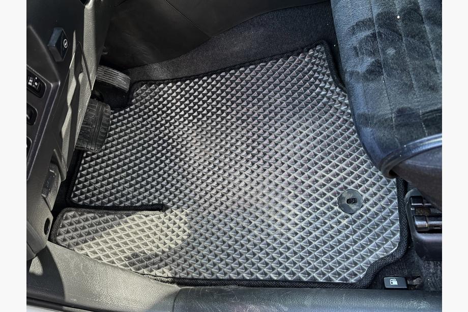Mitsubishi Outlander 2001-2006 EVA Fußmatten (schwarz) Image