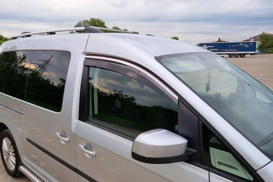 Volkswagen Caddy 2010-2015 Windabweiser mit Chromleiste Niken Luxury (2 Stk) Image