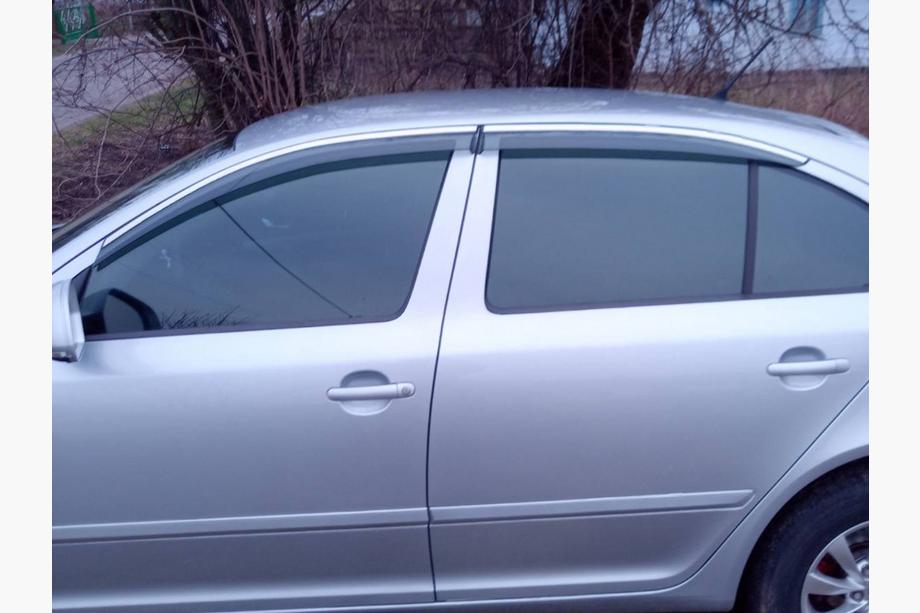 Skoda Octavia II A5 2010-2013 Windabweiser mit Chromleisten Niken Luxury (SD, 4 Stk) Foto 2