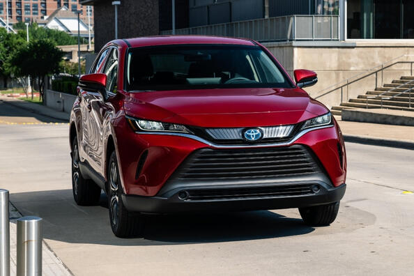 Testbericht zum Toyota Venza: ein moderner Hybrid-Crossover