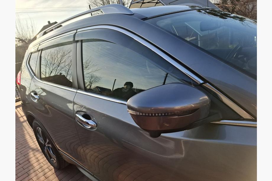 Nissan X-trail T32/Rogue 2014-2021 Windabweiser mit Chromleisten Niken Luxury (6 Stk) Image
