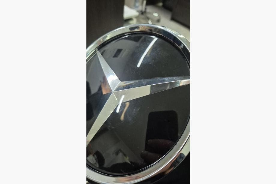 Mercedes C-class W205 2014-2021 B-Ware Frontemblem unter Glas mit Chromrahmen a2058806406 (Auslage) Foto 2