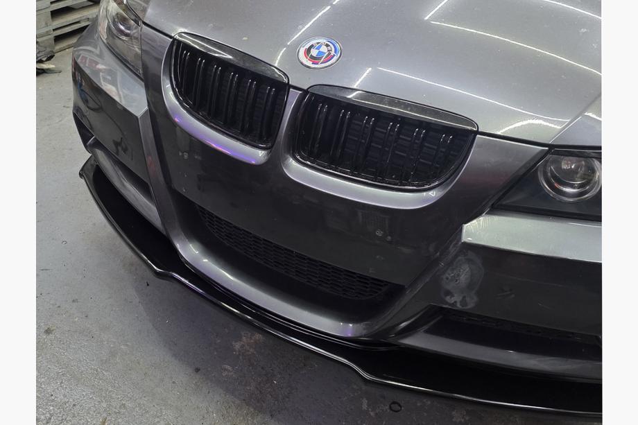 BMW 3 Series E90/E91 2005-2011 Nieren M-Look (für E-90/91, 2005-2008, Schwarz Glanz) Foto 1