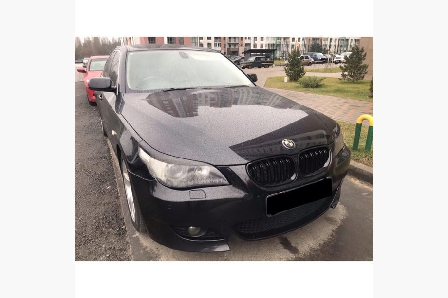 BMW 5 Series E60/E61 2003-2010 Nieren M-Look (Schwarz Glanz) Foto 7