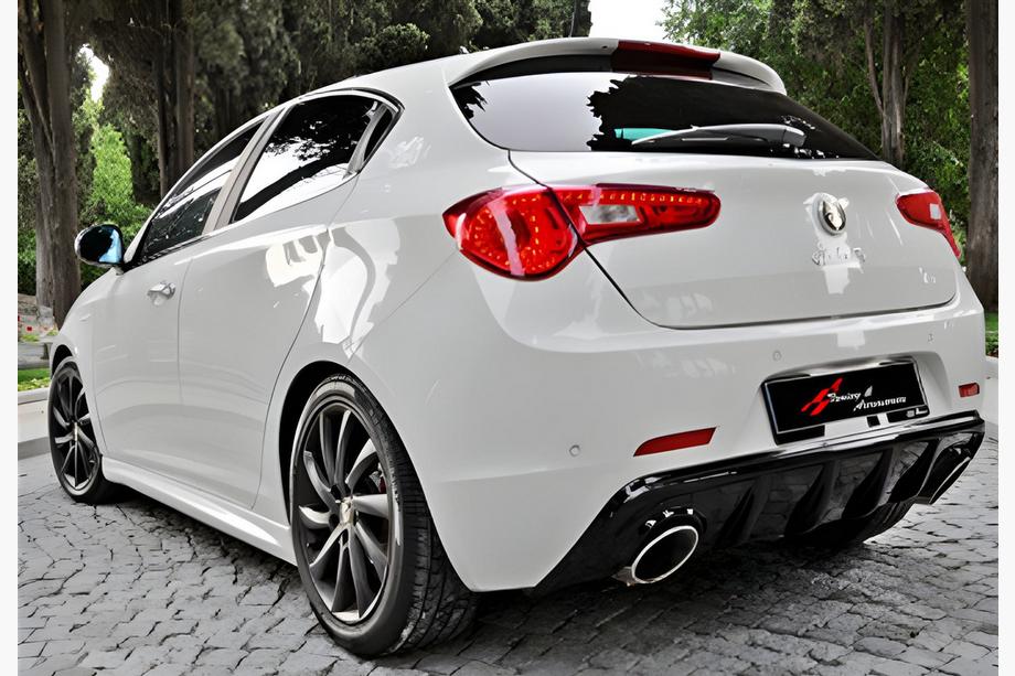 Alfa Romeo Giulietta 2010-2020 Heckdiffusor DPT V-2 (Schwarz Glanz) Foto 2