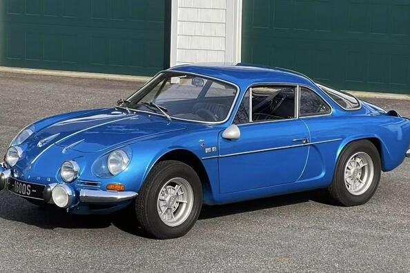 Wie verwandelt man ein altes Auto in eine stilvolle Retro-Kopie?
