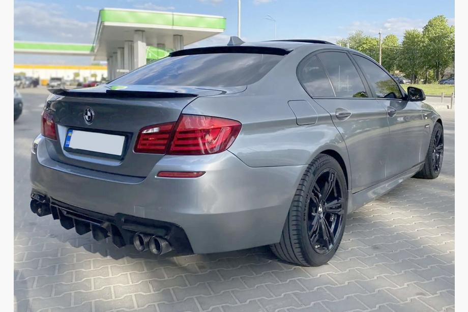 BMW 5 Series F10/F11 2010–2016 Heckdiffusor CS-Style DPT (für M5, Schwarz Glanz, Vakuumformung) Foto 3