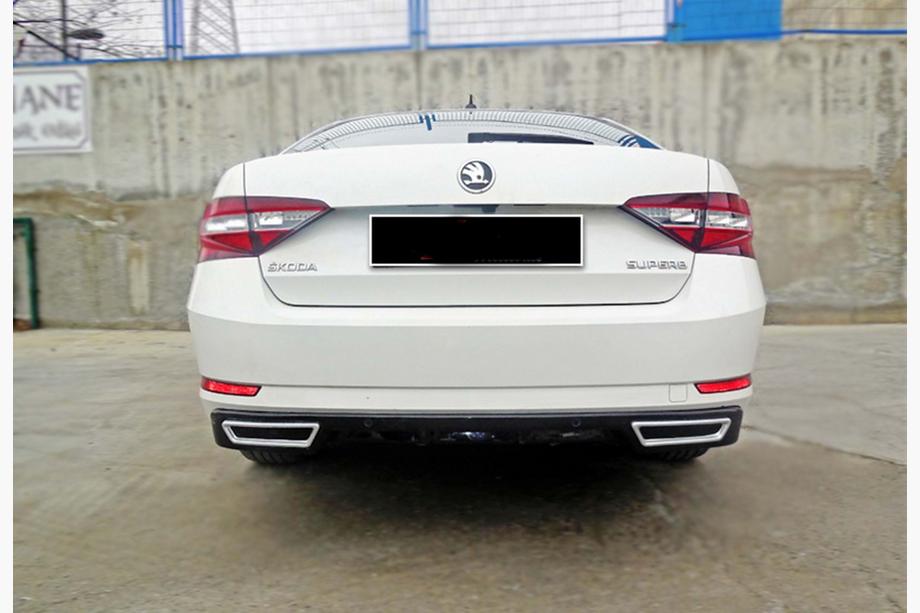 Skoda Superb 2015-2024 Heckdiffusor DPT V-2 (Schwarz Glanz) Image
