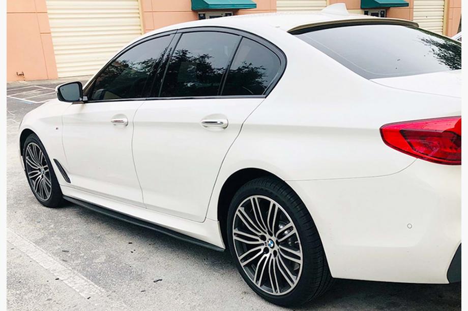 BMW 5er G30/G31 2017–2023 Schwellerverkleidungen DPT V-1 (für M-Sport/M5 Schweller, Schwarz Glanz) Foto 2