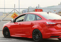 Ford Focus III 2011-2017 Seitenschweller DPT (SD, 2015-2017, Schwarz Glanz) Foto 6
