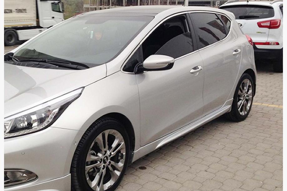 Kia Ceed 2012-2018 Seitenschweller DPT (2012-2015, Schwarz Glanz) Image