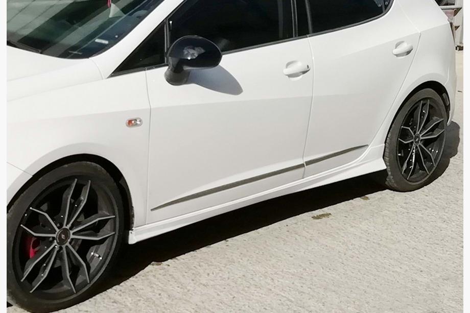 Seat Ibiza 2017- Seitenschweller DPT V-3 (Schwarz Glanz) Image