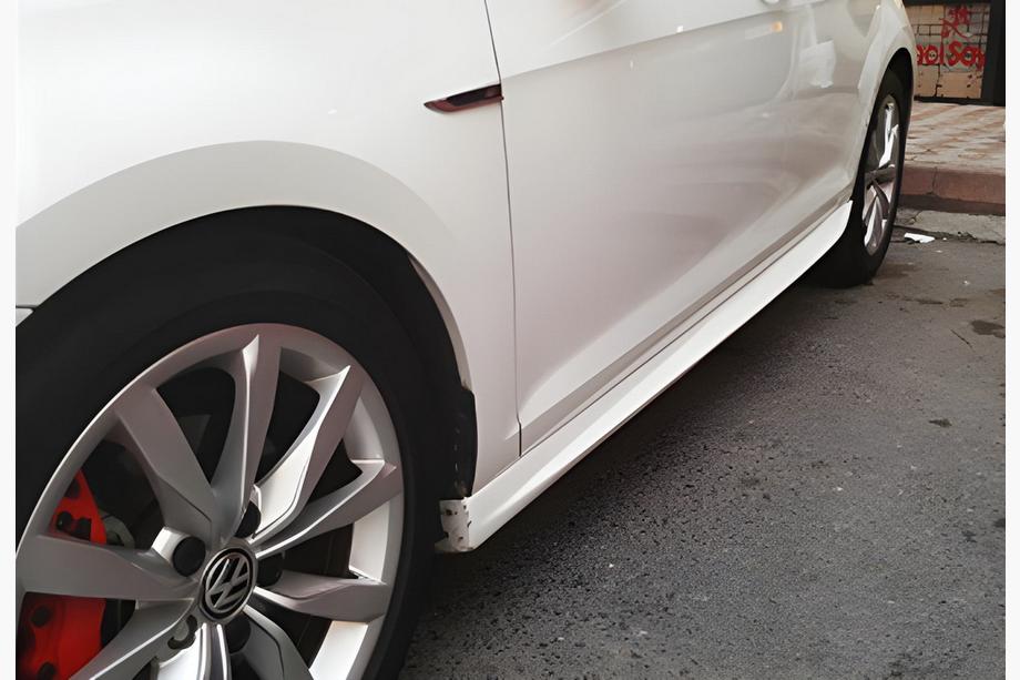 Volkswagen Golf 8 2019- Seitenschweller DPT V-1 (Schwarz Glanz) Image