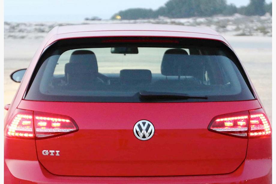 Volkswagen Golf 7/E-Golf 2012-2020 DPT V-1 Heckspoiler (für GTI / R HB, Schwarz Hochglanz) Image