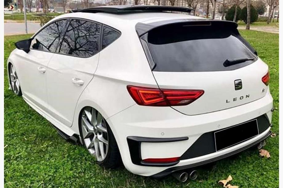 Seat Leon 2013-2020 Heckstoßstangenaufsätze DPT (2017-2020, 2 Stück, Schwarz Glanz) Image