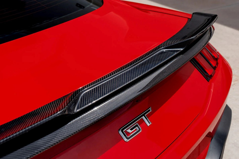 Welches Material ist der beste Autospoiler?