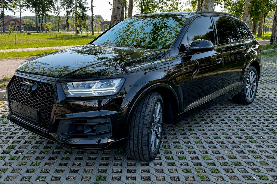 Audi Q7 2015–2026 RSQ7-Style Kühlergrill vorne (2015-2019, schwarz) Image