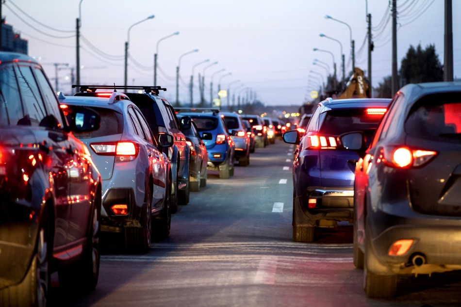 Tipps für Autofahrer: So vermeiden Sie Stress und nutzen Staus optimal