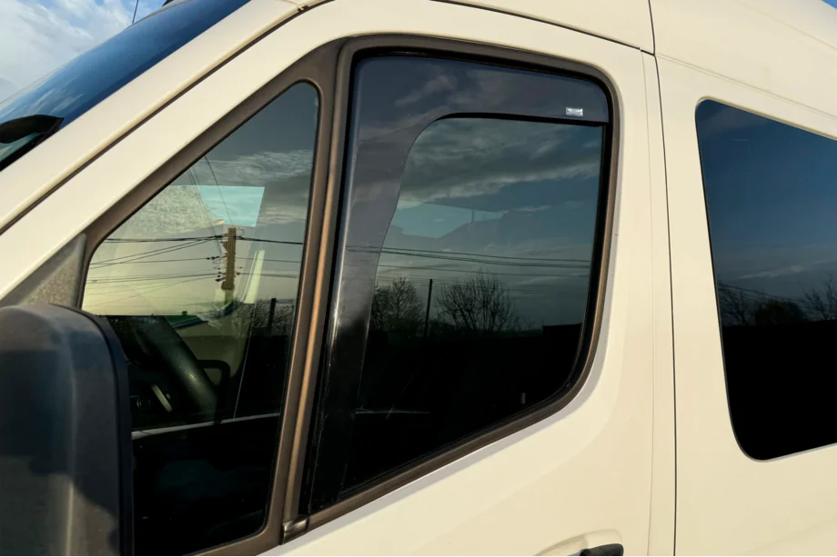 Mercedes Sprinter W907/W910 2018- Windabweiser zum Einstecken (2 Stk, HIC) Image