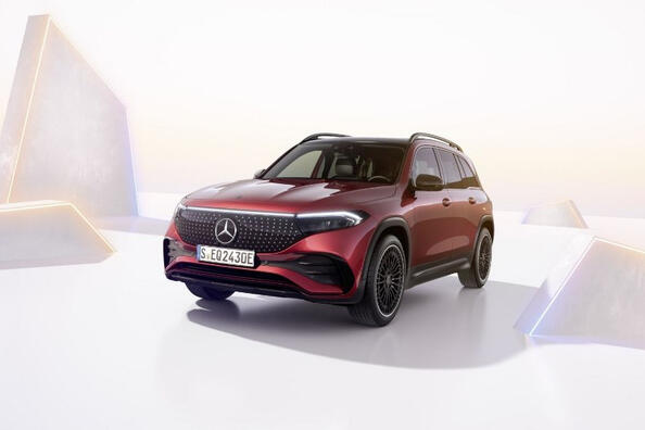 Mercedes-Benz EQB 2023: ein aktualisiertes Elektroauto für die Stadt und das Reisen
