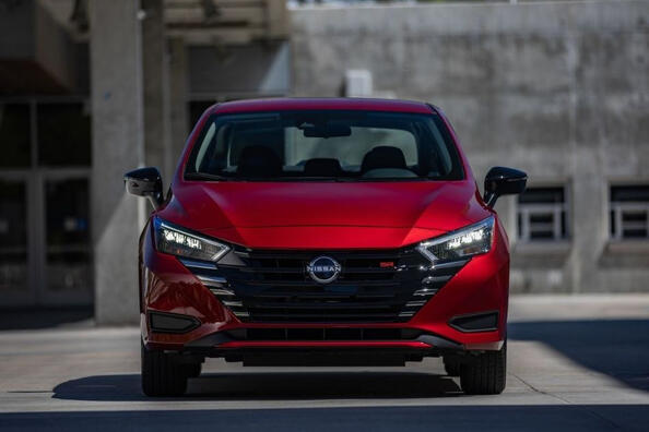 Der aktualisierte Nissan Versa: eine stilvolle und erschwingliche Limousine